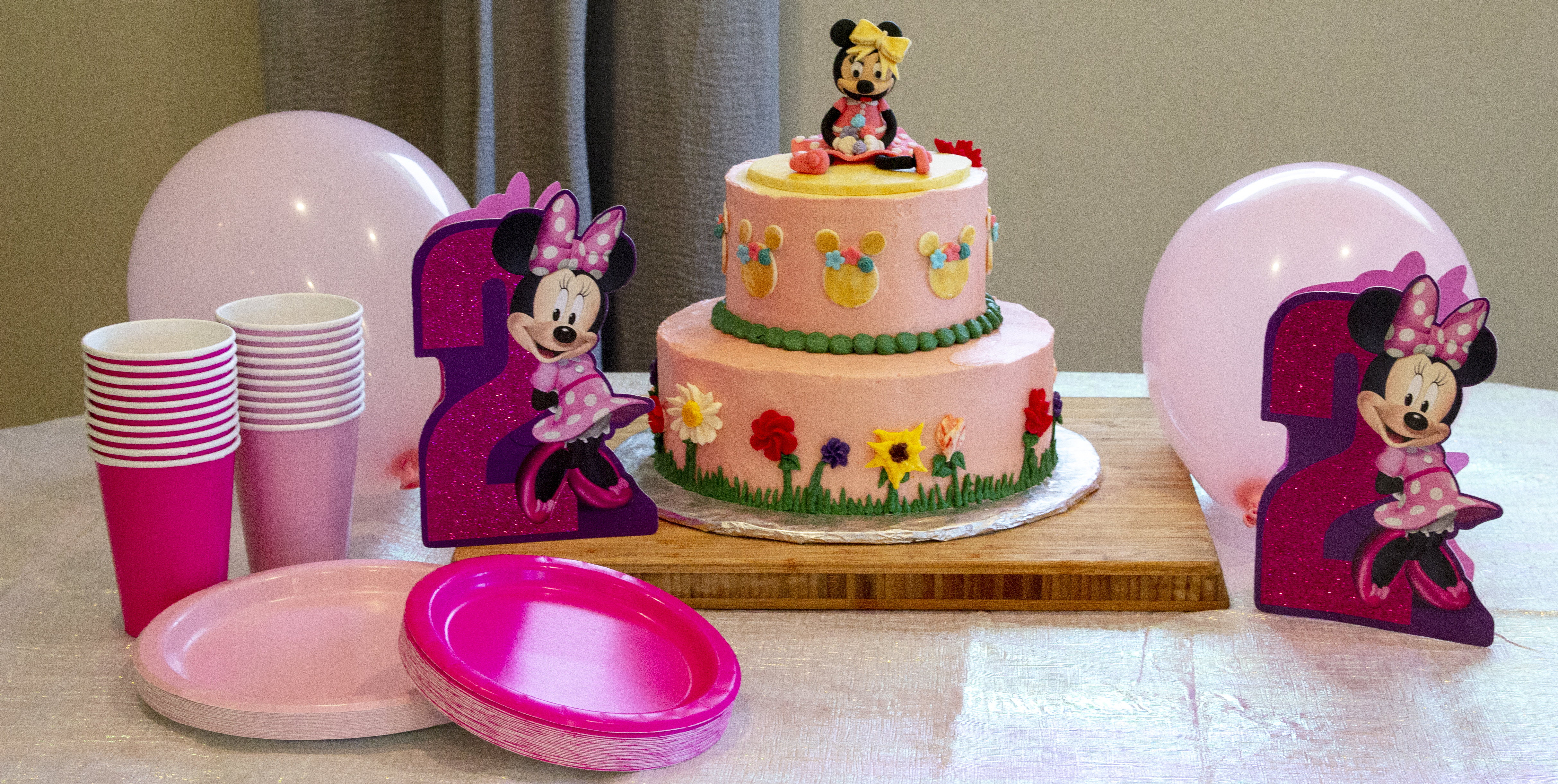 Minnie Mouse Birthday Table set up with minnie birthday cake