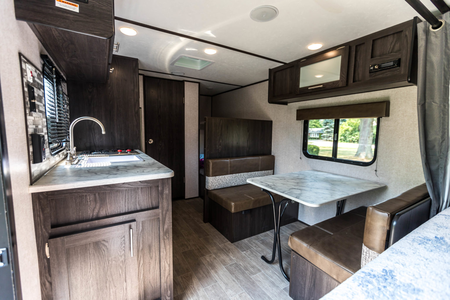 Coleman Lantern LT 17B Travel Trailer Tour & Review Bottles + Banter